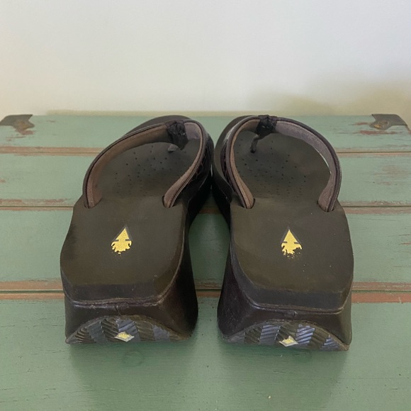 Women’s Volatiles Brown Faux Alligator Skin Wedge Flip Flops Size 7 M - Picture 3 of 7